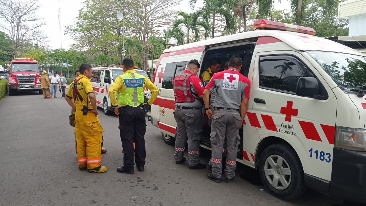 Escape de gas cloro en AyA de Puntarenas.