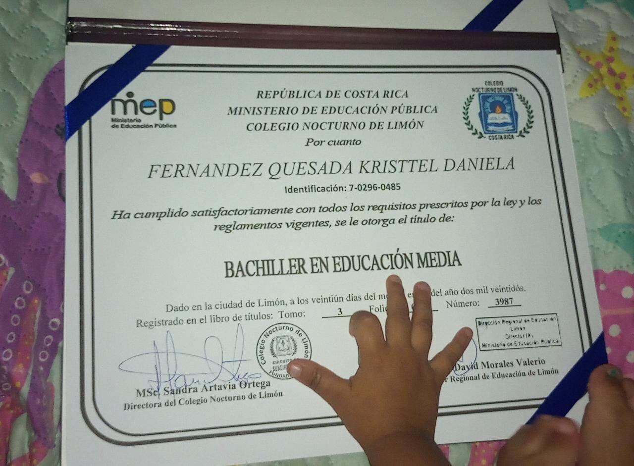 Kristell Fernández fue asesinada junto a su hija de 4 años la noche del 16 de abril de 2024 en Limón. Foto tomada de Facebook.