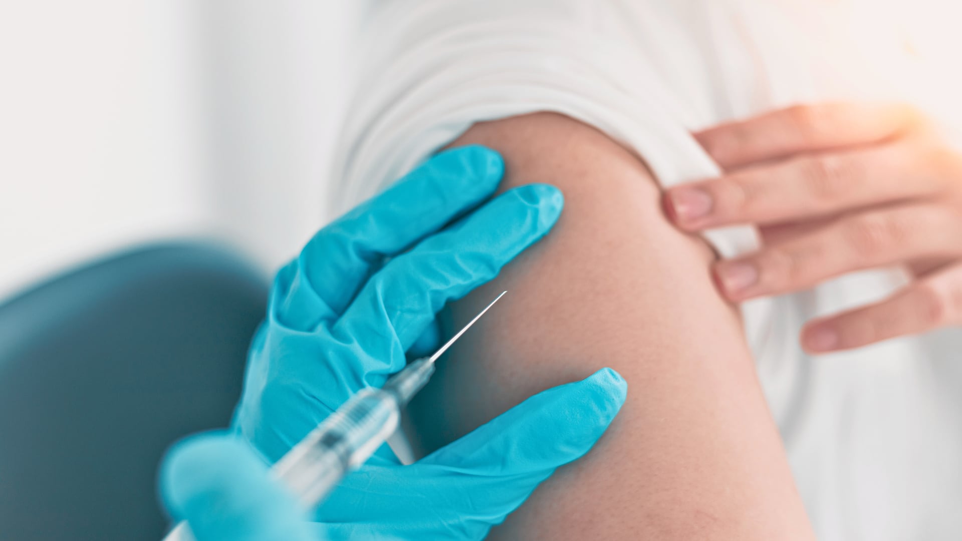 Farmacias y hospitales privados ya cuentan con nuevas dosis de la vacuna contra la fiebre amarilla.