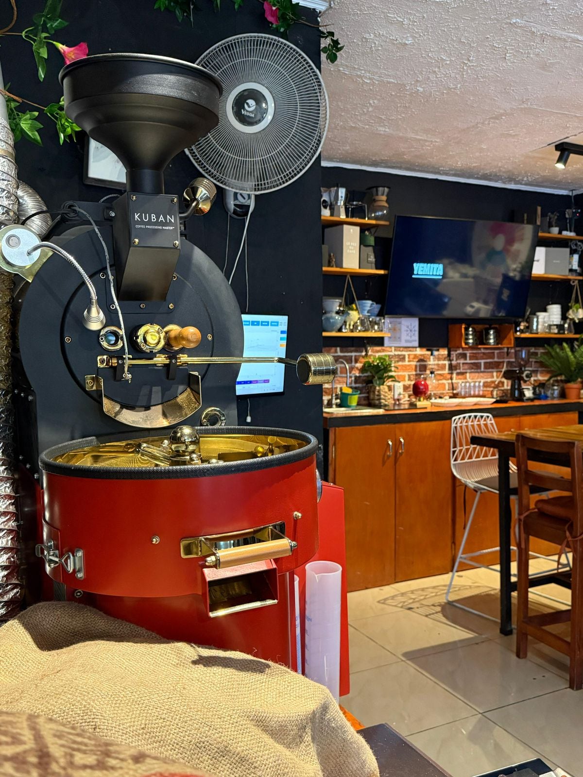 Cinco cafeterías costarricenses se incluyeron en el ranking de América de The Best Coffee Shops para Norteamérica, Centroamérica y el Caribe, que se hizo público el 11 de marzo en el marco de World of Coffee San Diego, California. Susan Ugarte Vargas con su cafetería "Donde Su", se ubicó en el puesto 83.