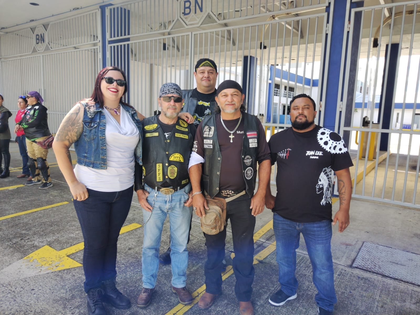 Motociclistas hicieron una caravana para pedirle algo a los diputados