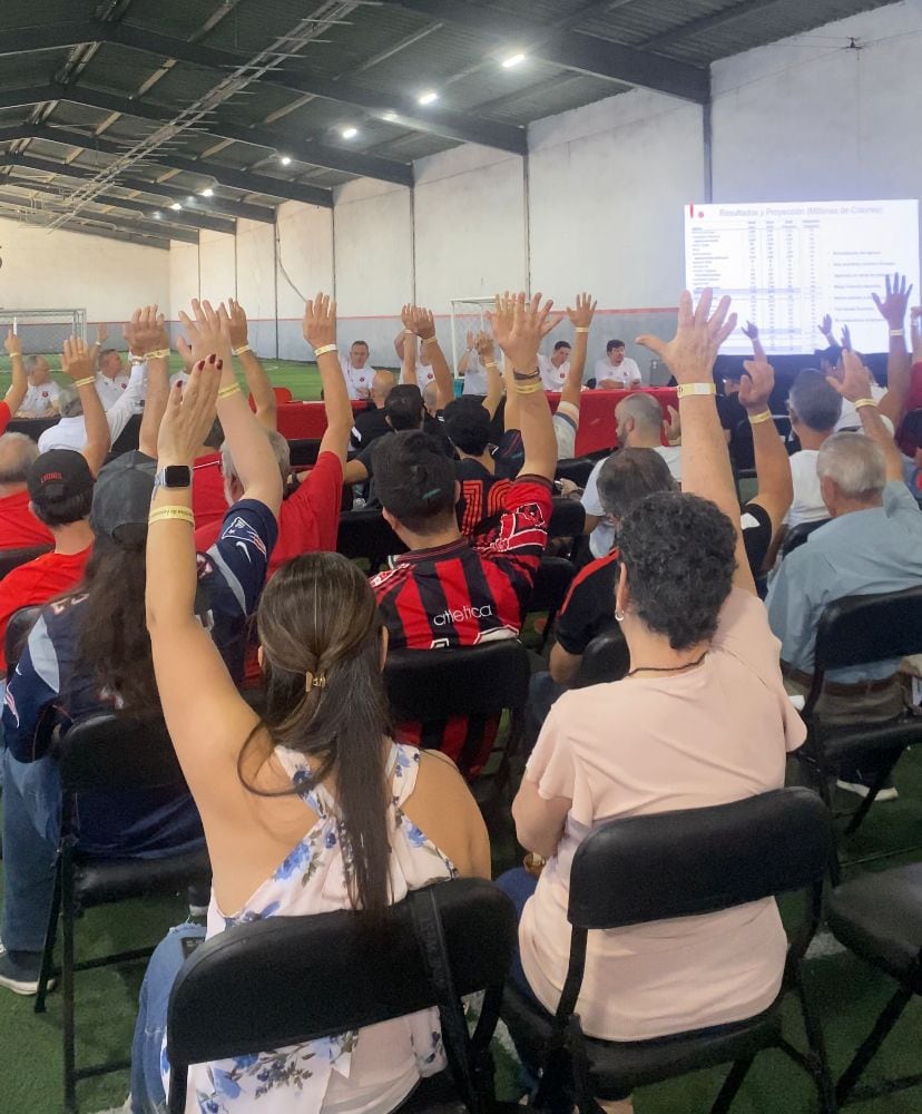 La Junta Directiva de Liga Deportiva Alajuelense presentó a sus asociados el informe económico de 2023, que fue aprobado por unanimidad.
