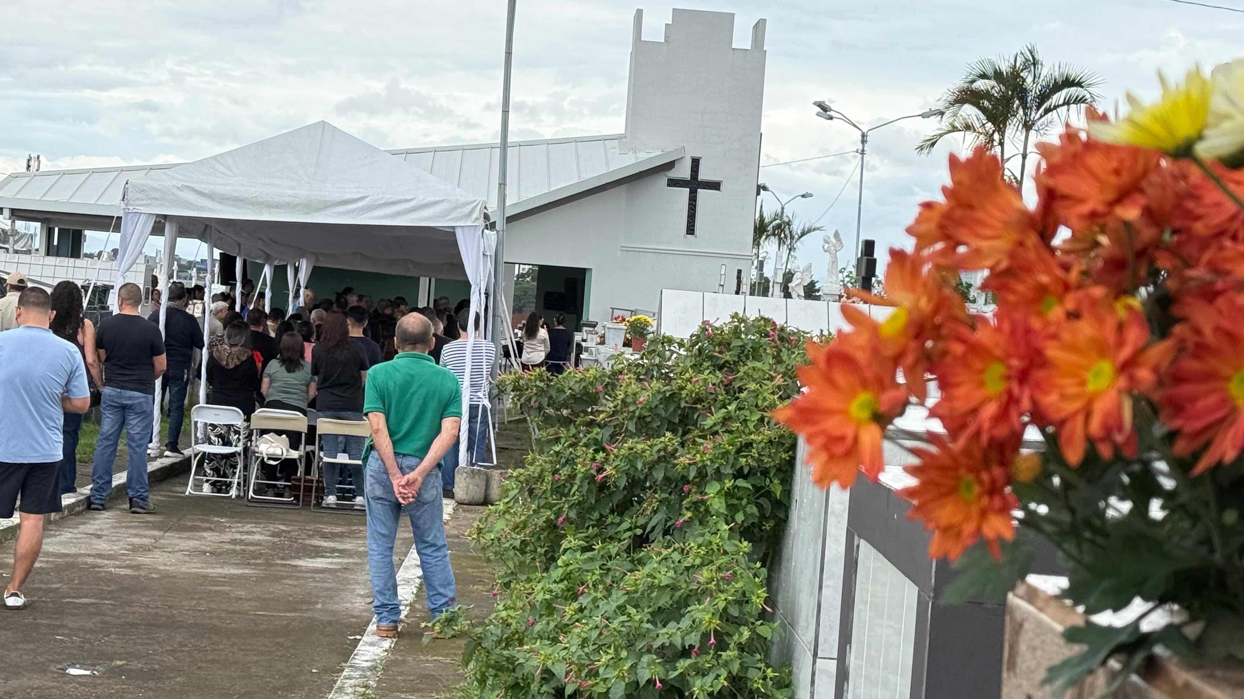 El sábado 15 de agosto del 2026, Día de las Madres, realizamos un recorrido por tres cementerios en San José: el Obreros, el General y el Municipal de Desamparados. En Desamparados la misa, por la lluvia de la mañana, se pasó de 10 a 11 a.m.