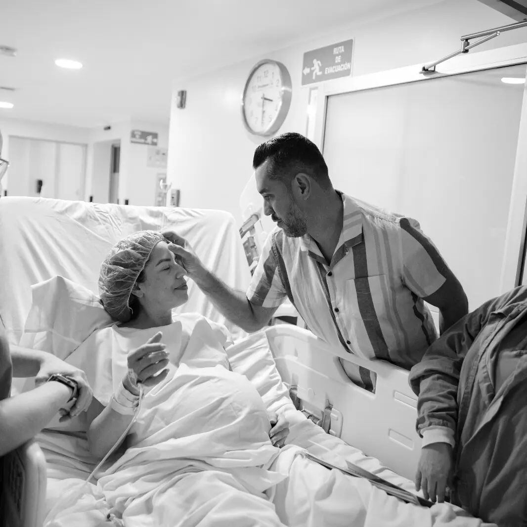 Lussania Viquez presentó este viernes a sus colochudos: Antonella y Alessandro. Facebook.