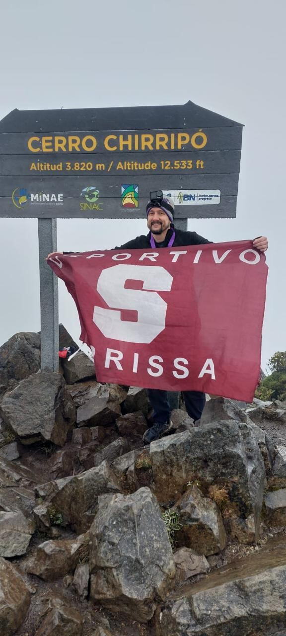 Emanuel Cervantes, aficionado saprissa, bandera saprissa, Chirripó