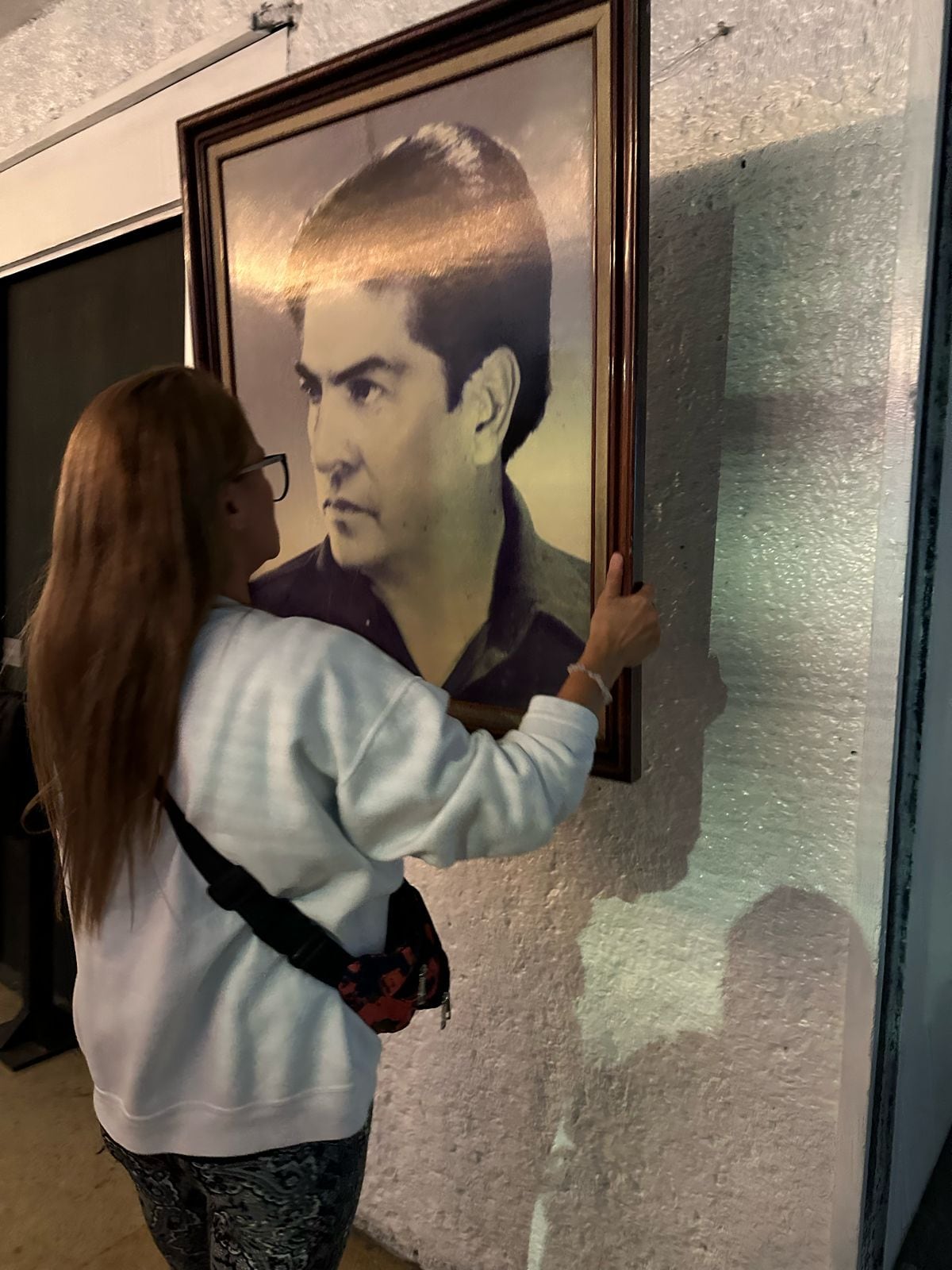 Ante la molestia por la compraventa del teatro Arnoldo Herrera, los padres y madre de familia decidieron resguardar los materiales de valor en el edificio.