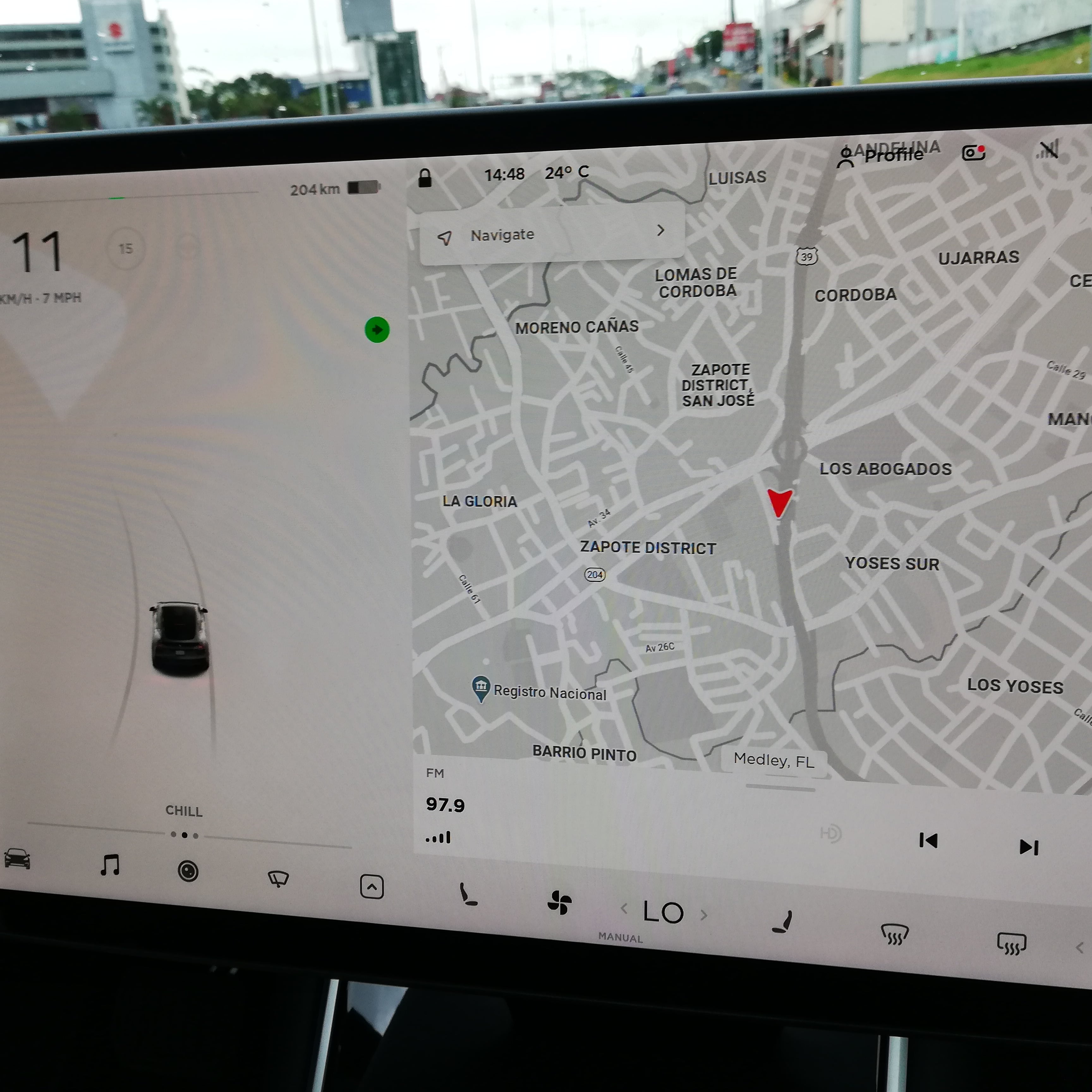 Los autos Tesla ya están en el país; no tiene un 100% de autonomía, pero sí se manejan solos en pista y circunvalación al activar el piloto automático