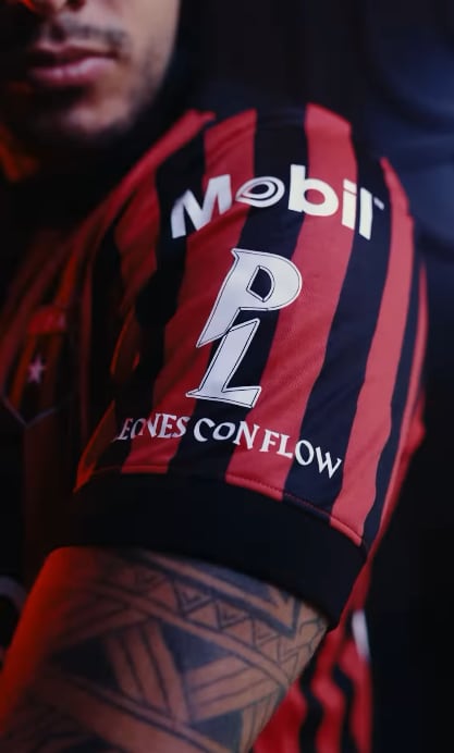 Paulo Londra en el uniforme de Alajuelense
