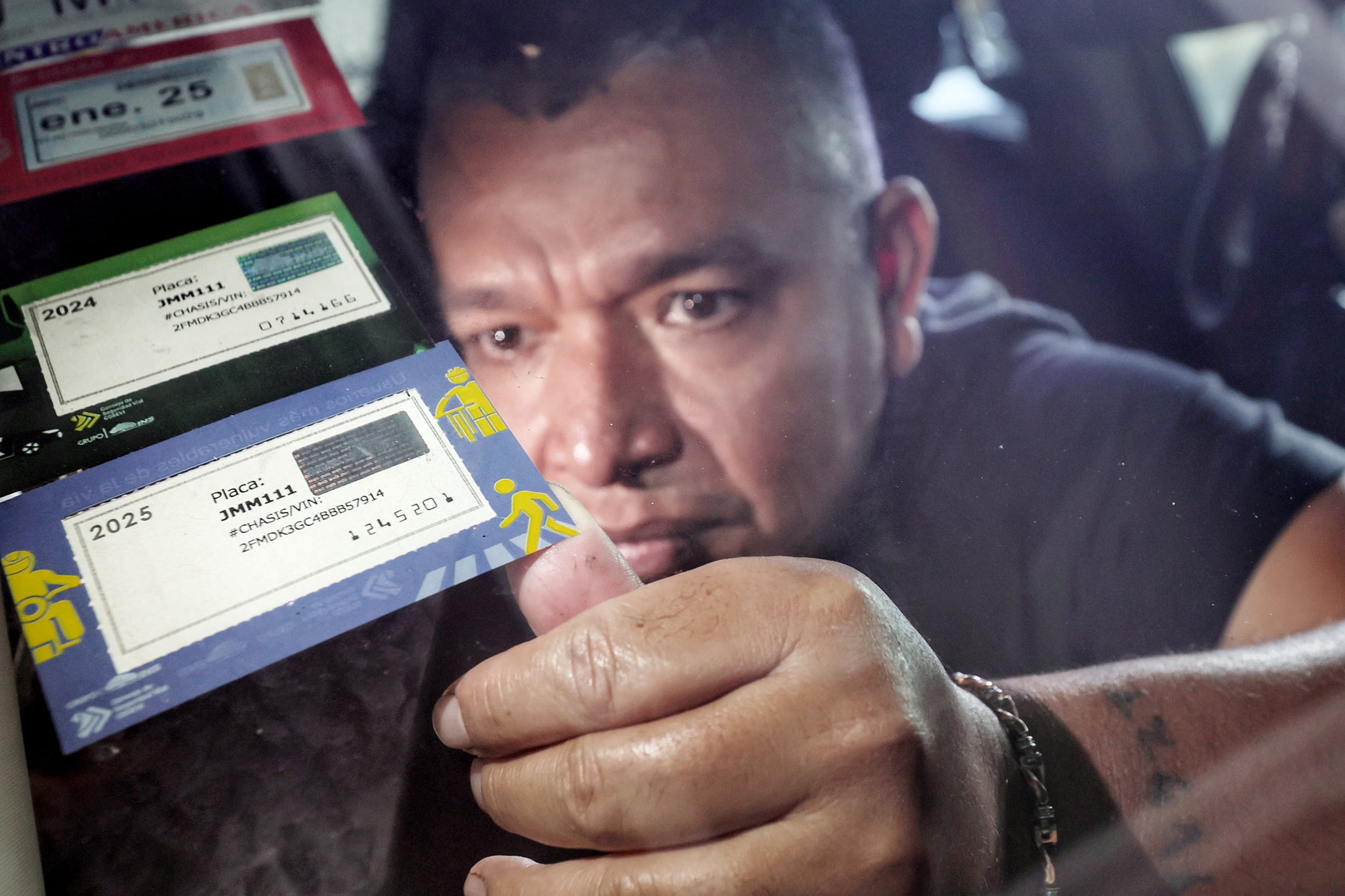 01/11/2024/ Ciudadanos inician el pago del marchamo 2025 en las oficinas del INS / en la foto José Marmolejo foto John Durán