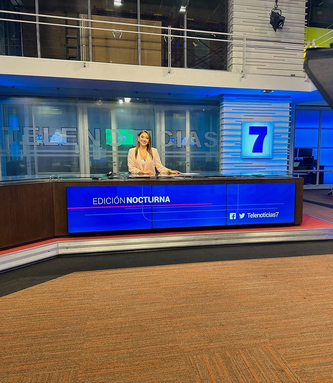 Gloriana Casasola es periodista de Telenoticias canal 7 Teletica.