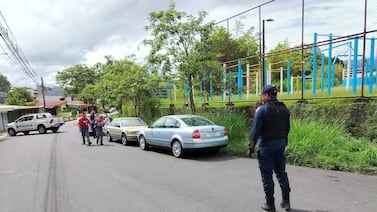 Sangriento crimen en medio de acera llena de terror a vecinos
