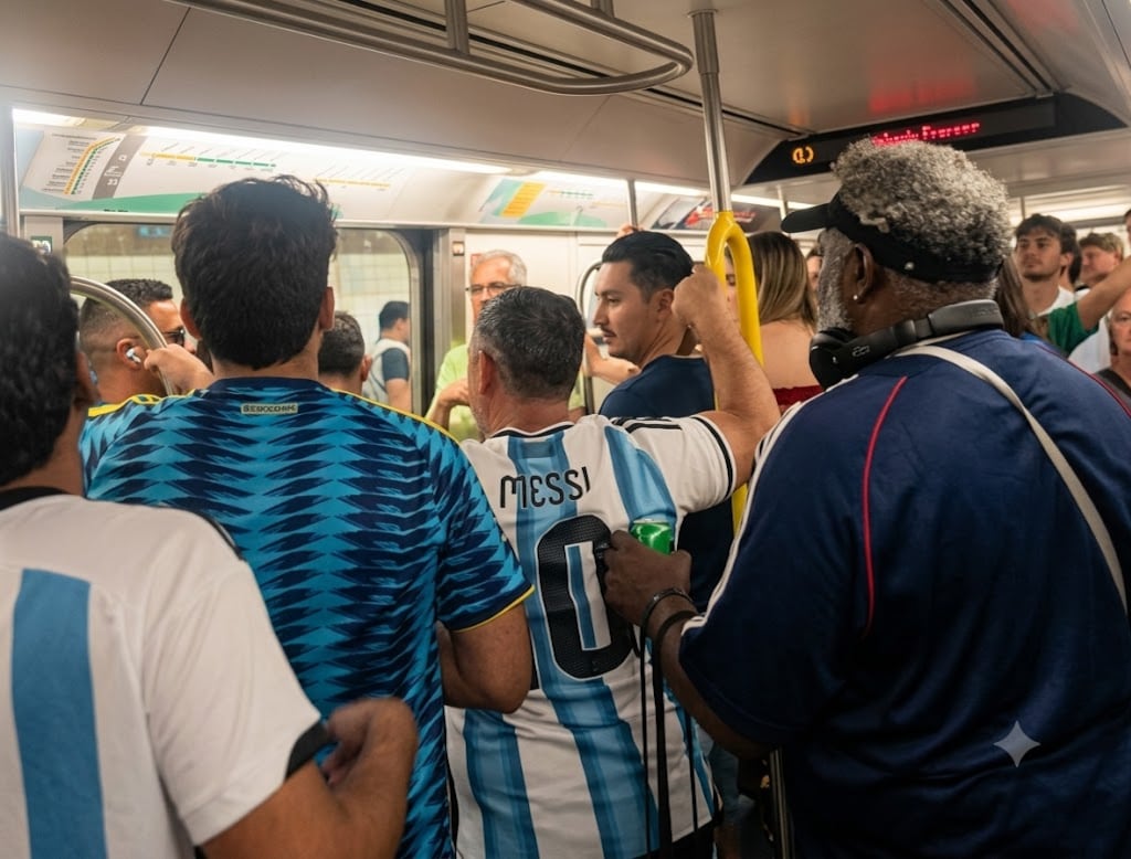 Un video viral muestra a un grupo de costarricenses viviendo momentos de tensión en un tren de Estados Unidos.