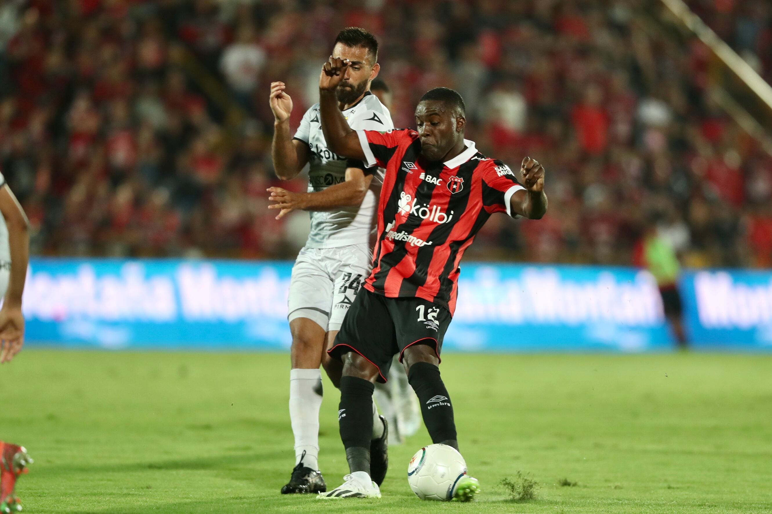 28/10/2023, Alajuela, Estadio Alejandro Morera Soto, partido del torneo de apertura 2023 entre Liga Deportiva Alajuelense y el Club Sport Herediano.