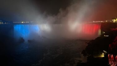 Las Cataratas del Niagara también se unieron a las celebraciones patrias ¡vea el hermoso detalle!
