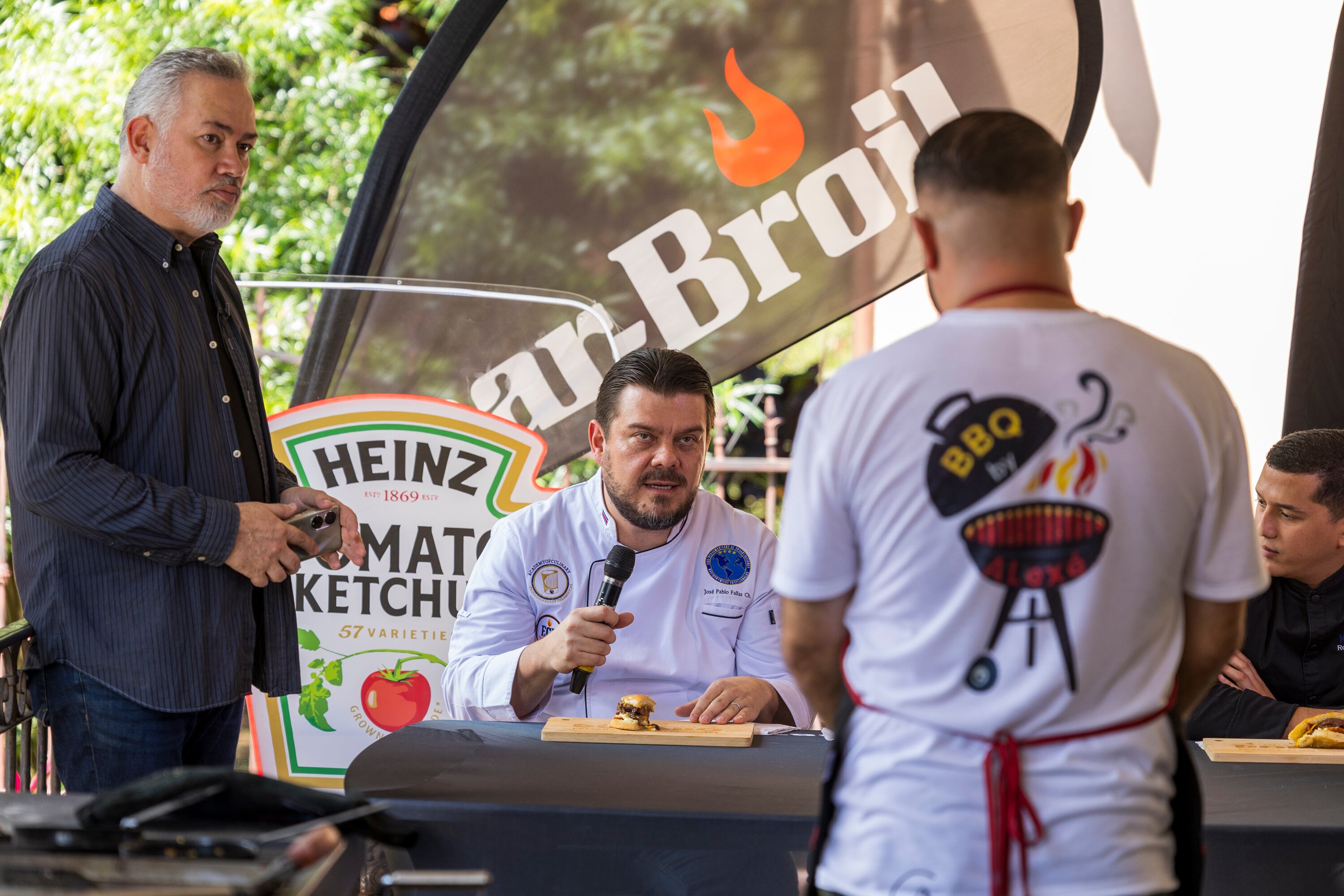 24/10/2024, San José, Santa Ana, grabación del Reality Show de La Teja, que se llama Guerra de Hamburguesas.