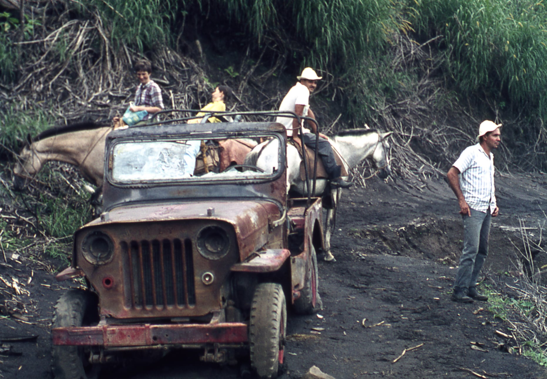 El 29 de julio de 1968 lo que se creía era el cerro Arenal explotó y demostró que lejos de ser un cerro era un volcán, el volcán Arenal, en esa explosión perdieron la vida más de 80 personas y quedaron sepultados los pueblos de Tabacón, Pueblo Nuevo y San Luis.