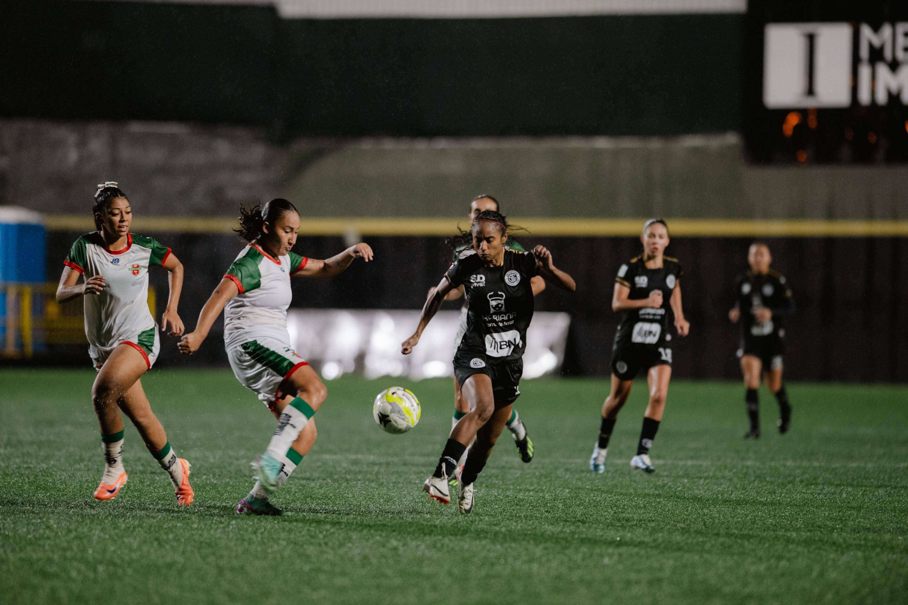 Sporting y Puerto Viejo protagonizaron un partido muy reñido.