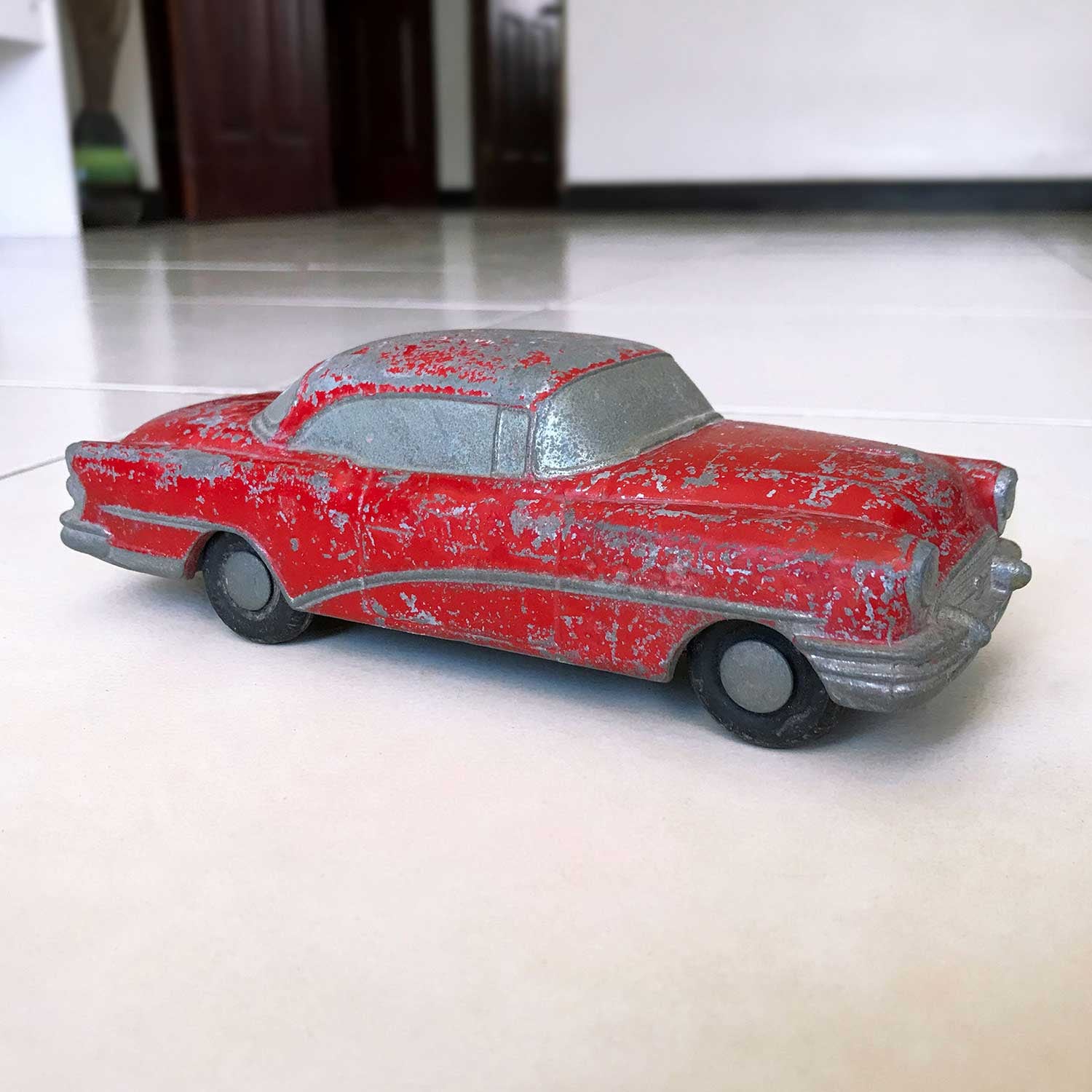 Joaquín Brenes Murillo, quien nació en 1971, colecciona juguetes de antaño. Tiene una página en Facebook que se llama "Vintage Toys Costa Rica".