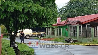 Madrugada trágica: mujer muere tras accidente en moto en Pococí