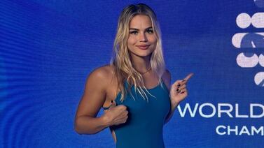 Expulsan por conducta inapropiada a una de las nadadoras que más dio de qué hablar en París 2024