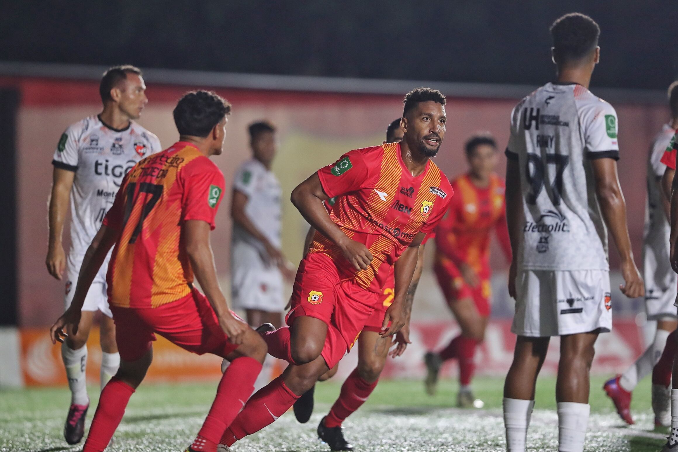 23/07/2024/ Juego entre Club Sport Herediano vs Puntarenas FC por la fecha 2 del torneo Apertura 2024 de la Liga Promerica en el estadio Carlos Alvarez de Santa Bárbara de Heredia / Foto John Durán