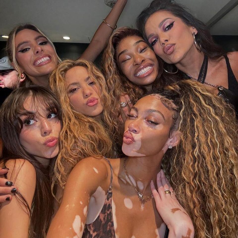 Shakira lanza su nueva canción "Soltera".