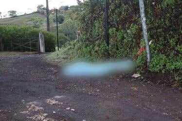 Un joven de apellido Rodríguez, de 19 años, fue hallado en ropa interior, maniatado y con muchos golpes que le provocaron la muerte, apareció en una zona solitaria entre Rancho Redondo y Coronado, el 2 de junio del 2026, el OIJ pide ayuda para resolver el caso. Foto: OIJ