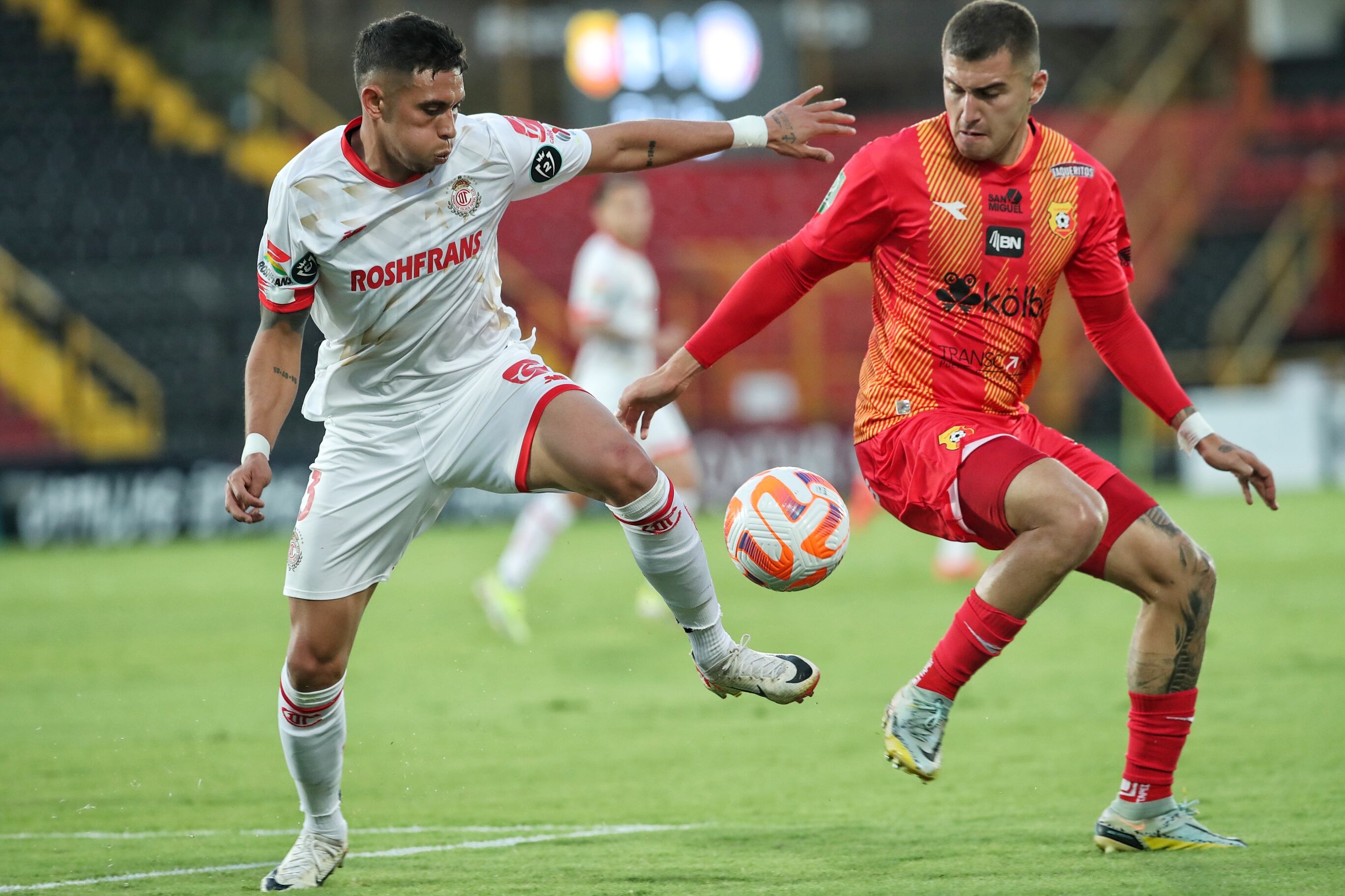 07/02/2024/ Juego entre el Club Sport Herediano vs Toluca de México por el juego de ida de la CONCACAF Champions Cup en el estadio Alejandro Morera Soto de Alajuela / Foto John Durán