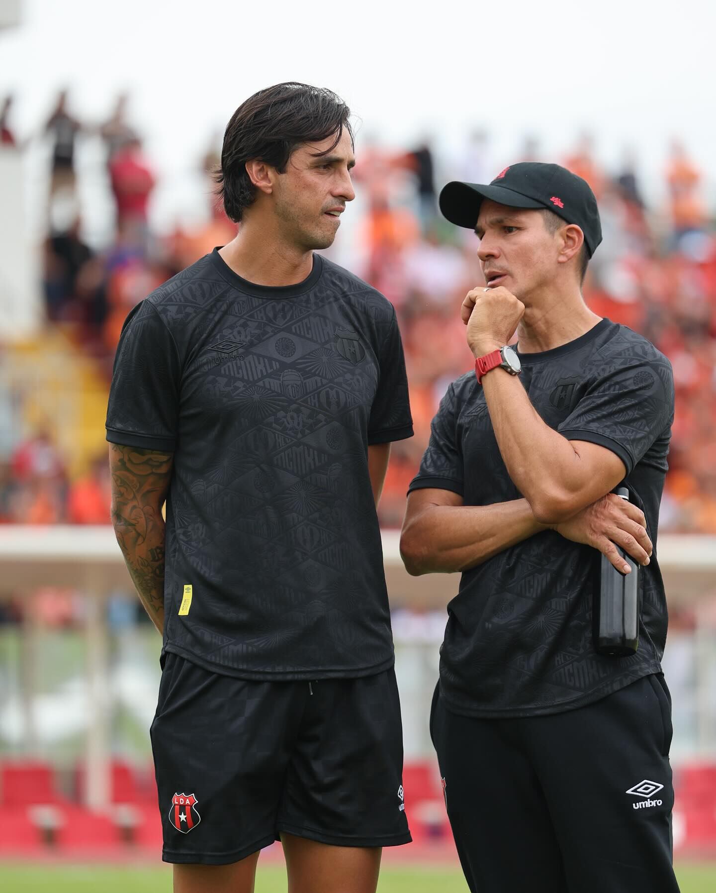 ब्रायन रुईझ आणि वॉर्डी अल्फ्रो रामरेझची गुरुकिल्ली.