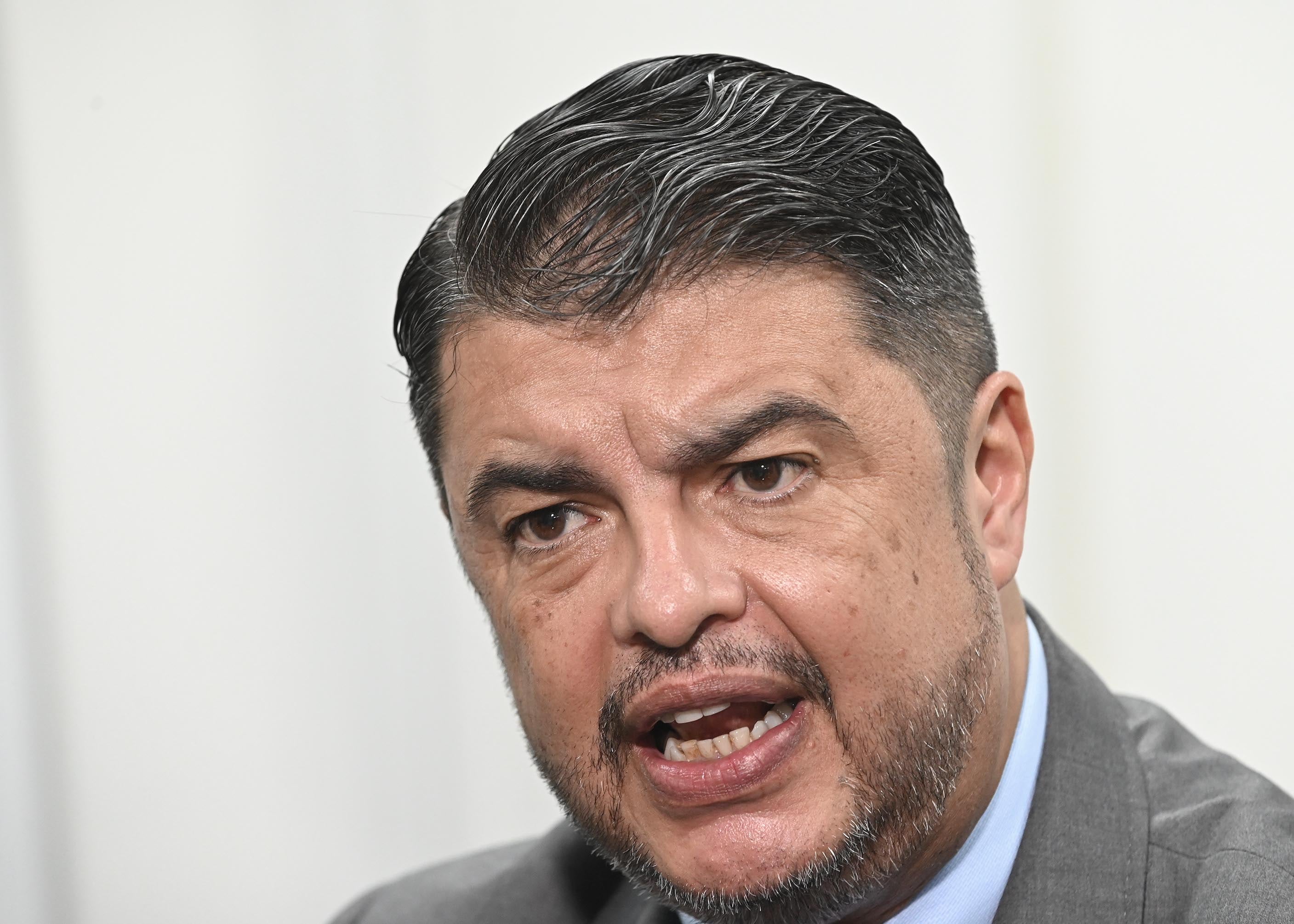 24 de junio del 2025. Ministerio de Seguridad, Zapote. 12:30 hrs. Entrevista con el ministro de Seguridad Mariom Zamora para conversar acerca de los esfuerzos del gobierno para establecer mas vigilancia y seguridad en APM Terminal. Esto debido al tráfico de drogas hacia otros paíces desde el muelle de Moín en LImón. Em la foto: Mario Zamora respondió la preguntas de La Nación. Foto: Albert Marín.