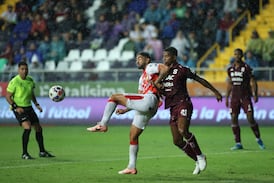 ¿Está bien que señalaran penal porque le quitaron la camisa a Orlando Sinclair? Esto dice exárbitro