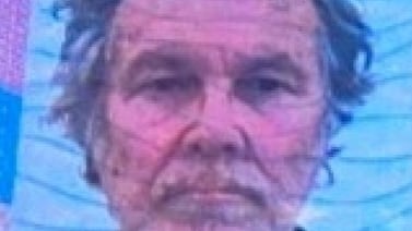 Investigan misteriosa desaparición de extranjero cuyo carro apareció abandonado en montaña