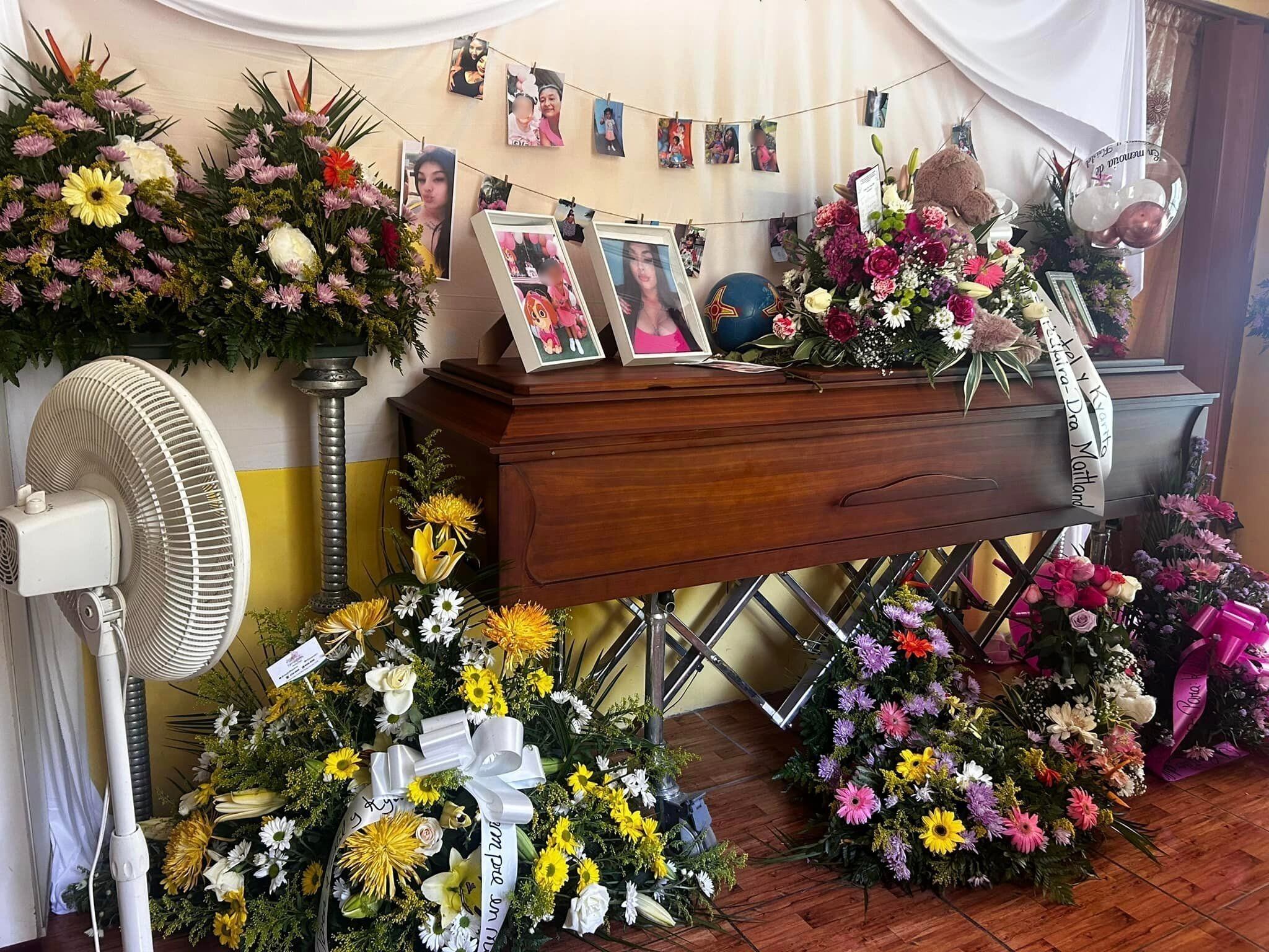 Kristtel Fernández y su hija de 4 años.