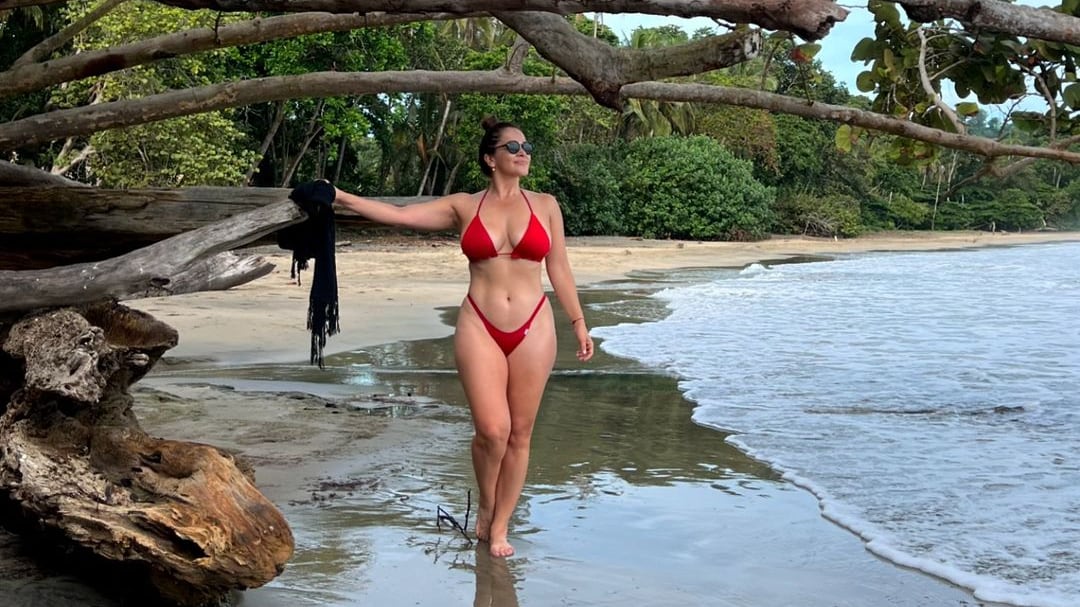 Gabriela Jiménez disfrutó al máximo su paseo por una playa de Puerto Viejo.