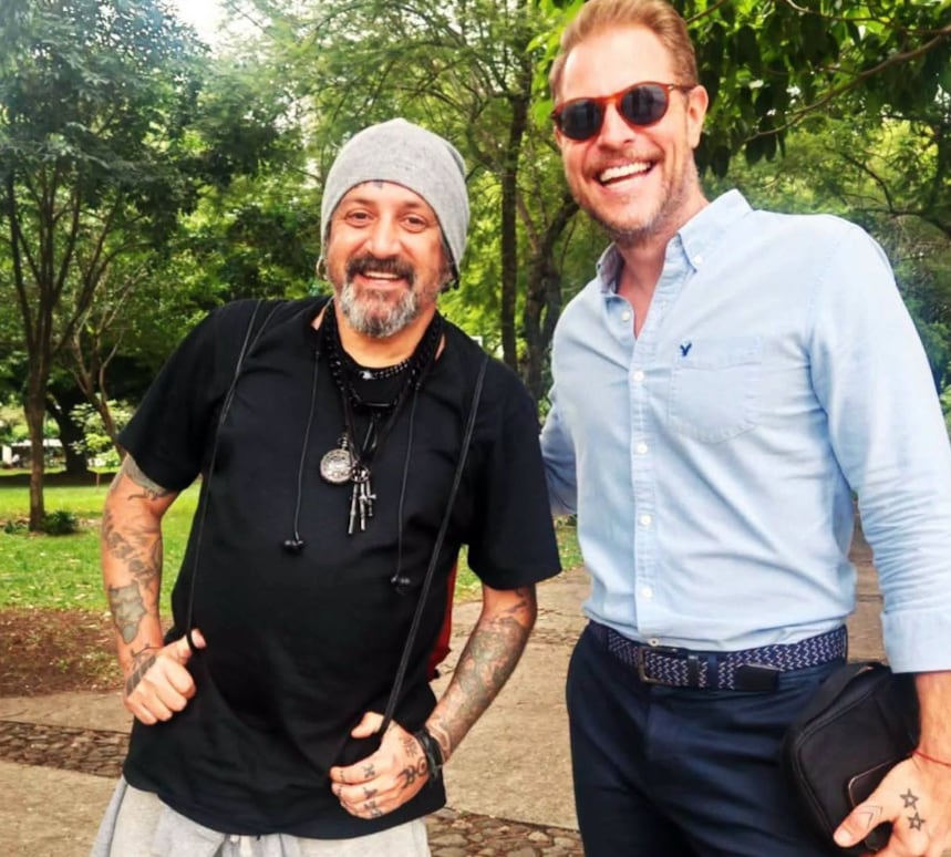 El presentador Mauricio Hoffmann se encontró con Luis Lauretto, quien luce muy recuperado y con una gran sonrisa.