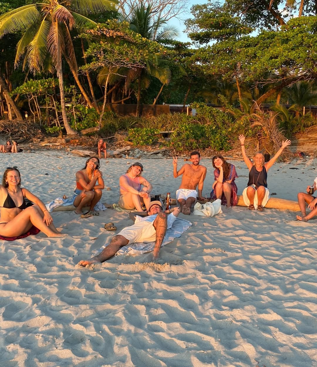 Sofía Reyes compartió imágenes de playa durante sus vacaciones en Costa Rica, país que la motivó a cambiar su vuelo.