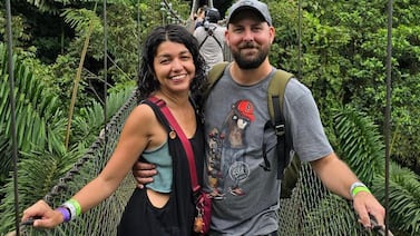 Tiktoker mexicana furiosa porque le robaron su laptop en bus de Jacó y no saben lo que hizo después