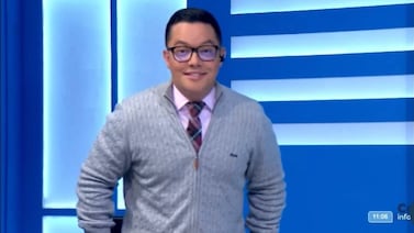 Periodista rompió en llanto en vivo tras inesperada sorpresa