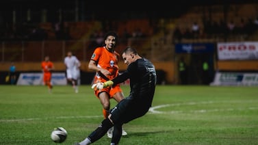 ¡Héroe bajo los palos! Johnny Álvarez mete a Sporting a su primera final de Copa