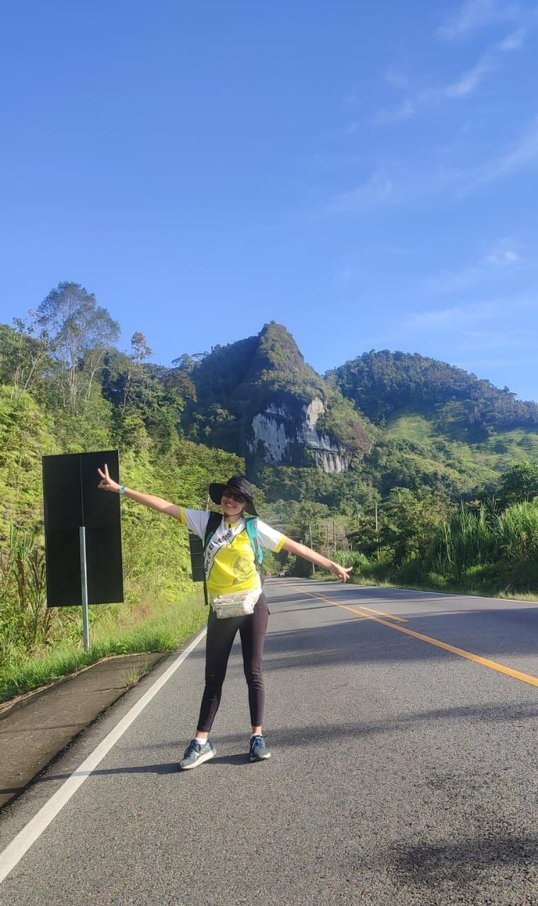 Cristina Ceciliano Gamboa tiene 29 años y en los últimos 6 ha hecho la romería desde el parque central de Pérez Zeledón hasta la basílica de nuestra señora de los Ángeles en Cartago. Son unos 120 kilómetros en total