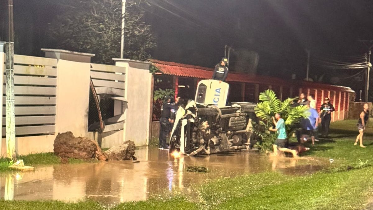 Balacera contra patrulla de Fuerza Pública cobra vida de un Policía al ser impactado en el cuello, la noche de este domingo 29 de diciembre del 2024 en Batán, Limón. Foto: San Clemente Informa