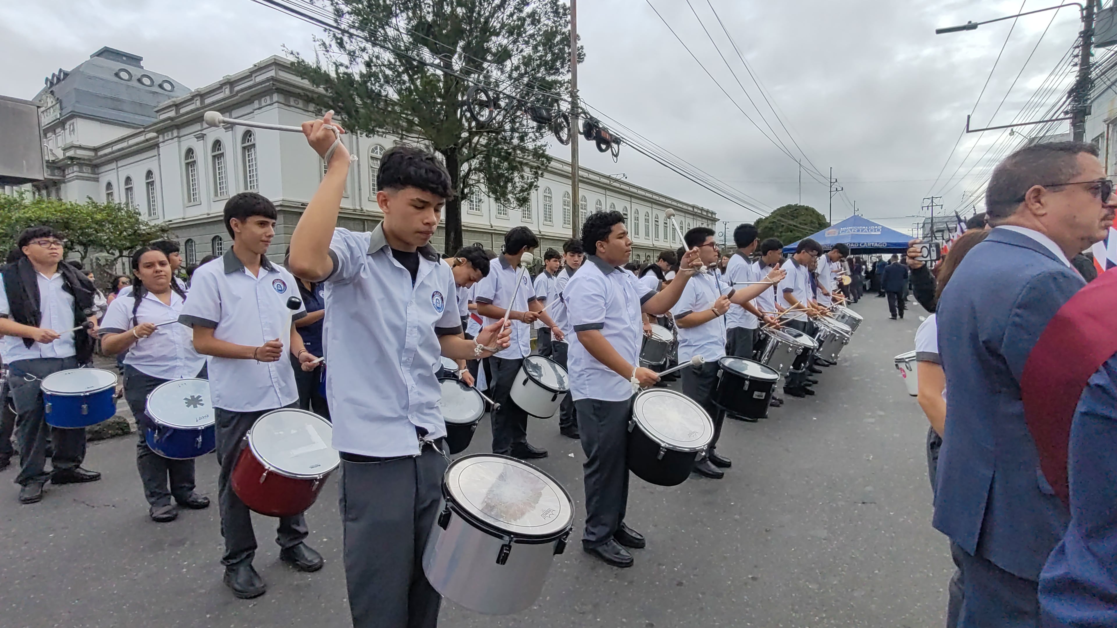 Acto para dar inicio a remodelación de gimnasio de colegio