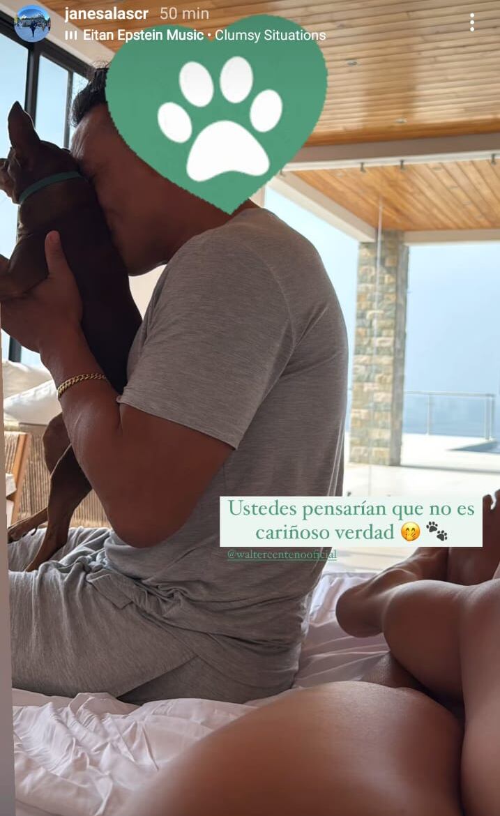 Wálter Centeno y su mascota, un perrito derrocharon amor este sábado. Instagram Janesa Salas.