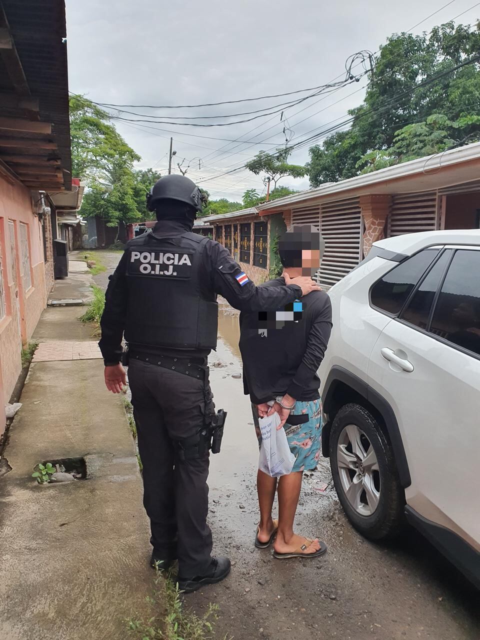Un hombre de apellido Avilés cayó en manos del OIJ luego de allanar siete viviendas en Fray casiano, Puntarenas. Foto: OIJ