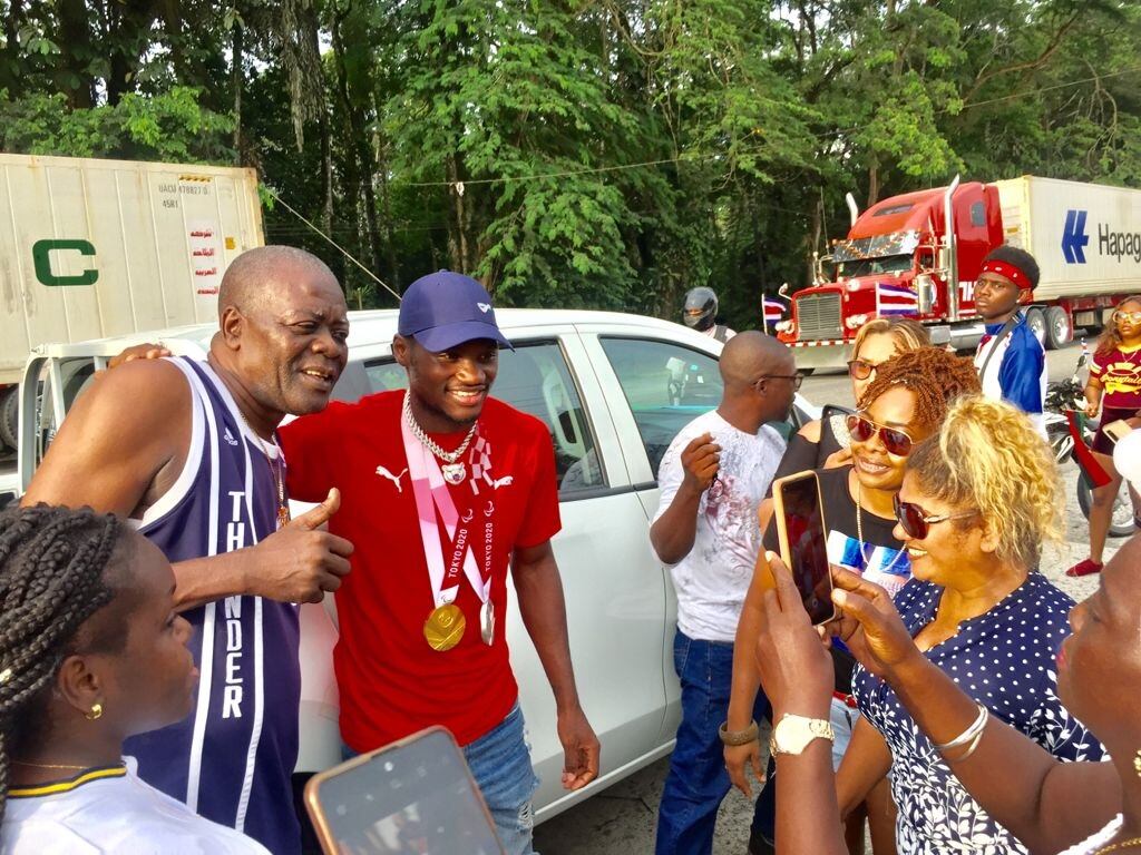 Recibimiento Sherman Guity en Limón. Raúl Cascante.