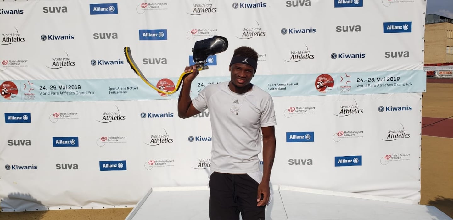 Sherman Guity gana oro en 200 m y se clasifica a otra final | La Teja