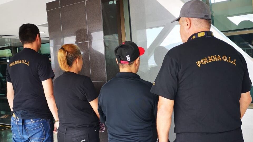 Pareja dominicana extraditada a Costa Rica por ser sospechosos de explotación sexual. Foto: OIJ