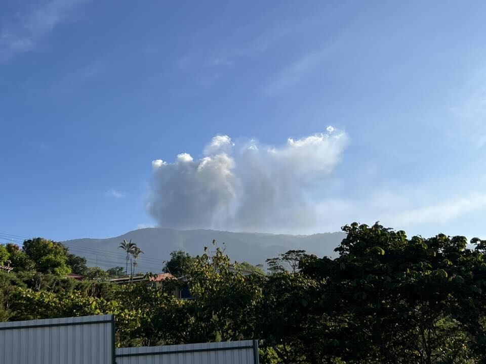 Erupción volcán Poás, 8 de abril. Foto