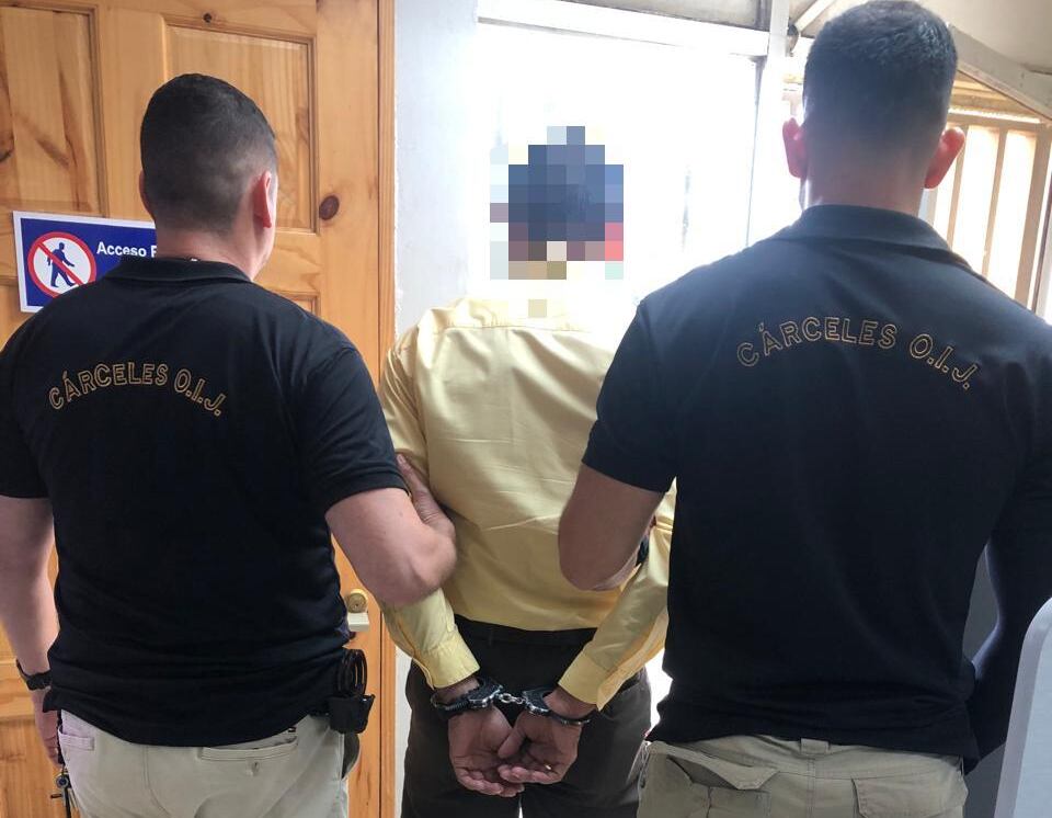 Un oficial de apellidos Ulate, 47 años, fue detenido como sospechosos de pornografía infantil