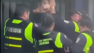 Detienen a 7 policías municipales de Heredia como sospechosos de cometer graves delitos contra joven